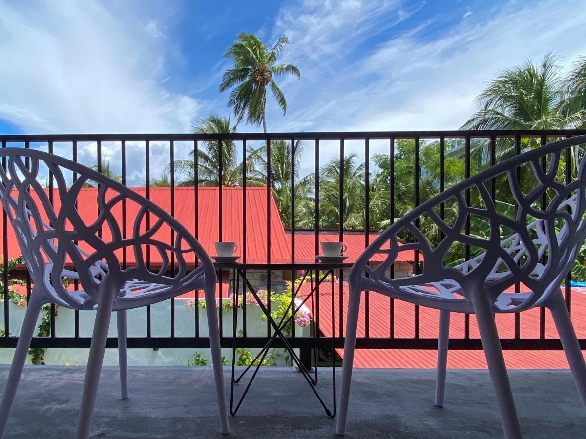 Chillax Thoddoo Hotel Exterior photo